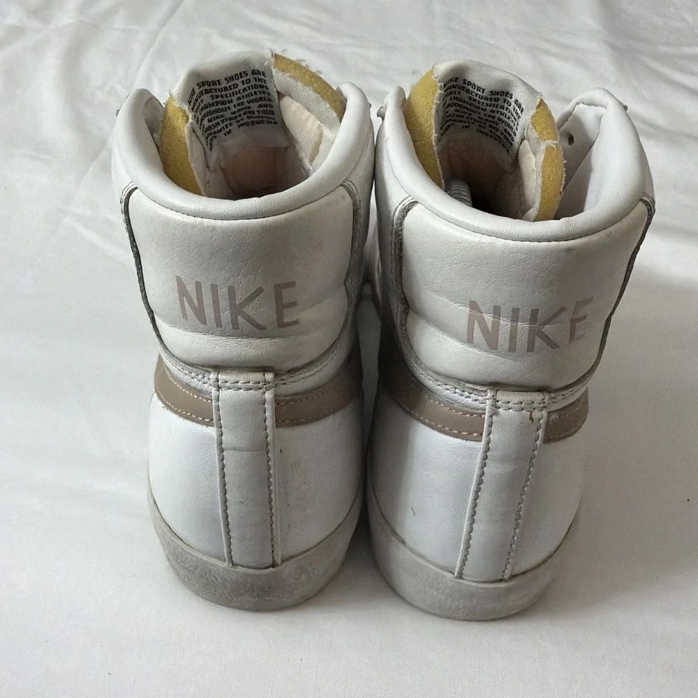 Nike Blazer Mid 77 Women's‎ Size 10 US CZ1055-118 White Pink Athletic Shoes Gym